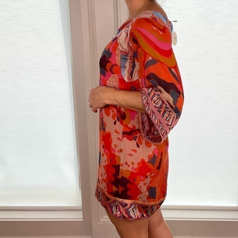 DVF vibrant fun mini dress. Sheer sleeves. - Picture 4 of 11